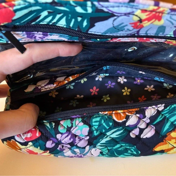 Vera Bradley Quilted Makeup Pouch - Never Used - Picture 3 of 3